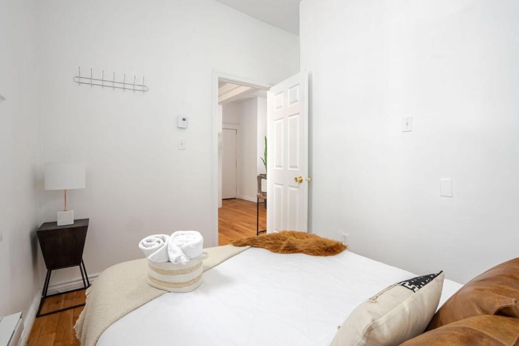 Premium Location Stylish 3br Downtown Zh9 Apartment Montreal