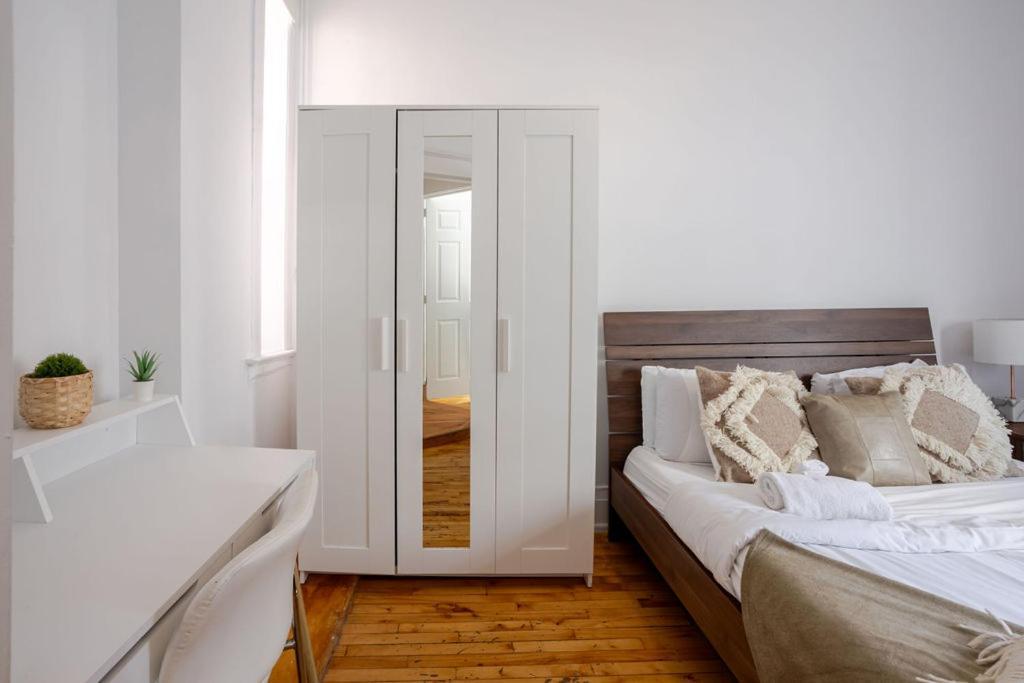 Premium Location Stylish 3br Downtown Zh9 *