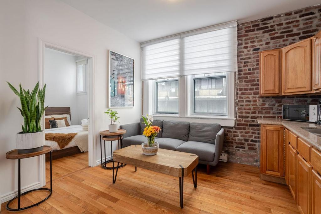 Premium Location Stylish 3br Downtown Zh9 Apartment Montreal