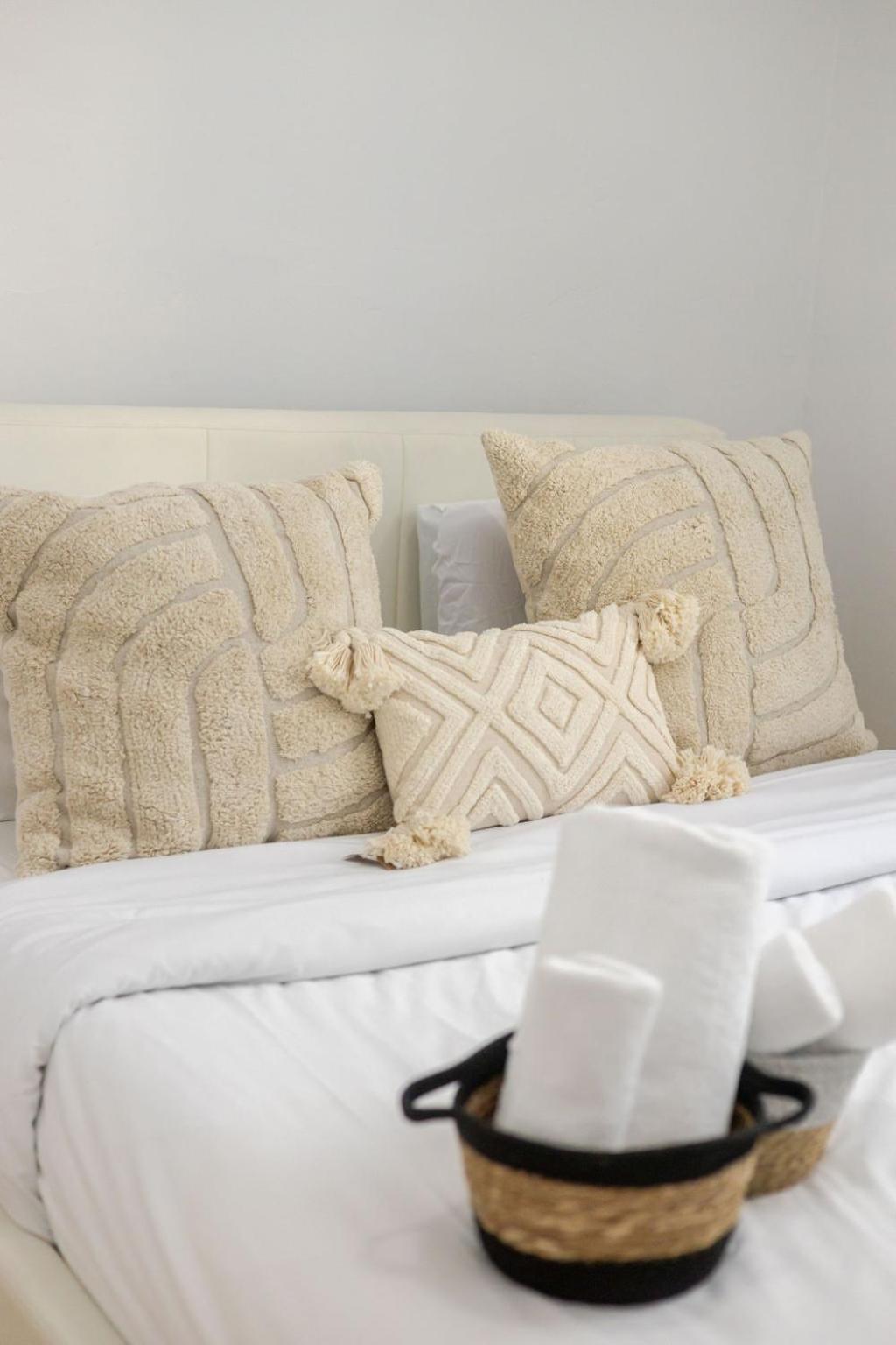 Apartment Premium Location Stylish 3br Downtown Zh9 *