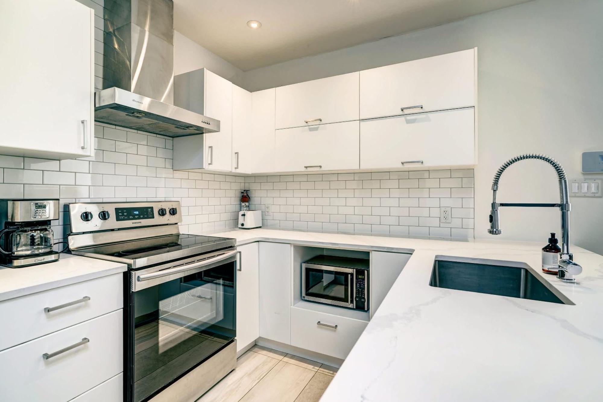 Apartment Spacious Group Haven Near Trendy St Laurent