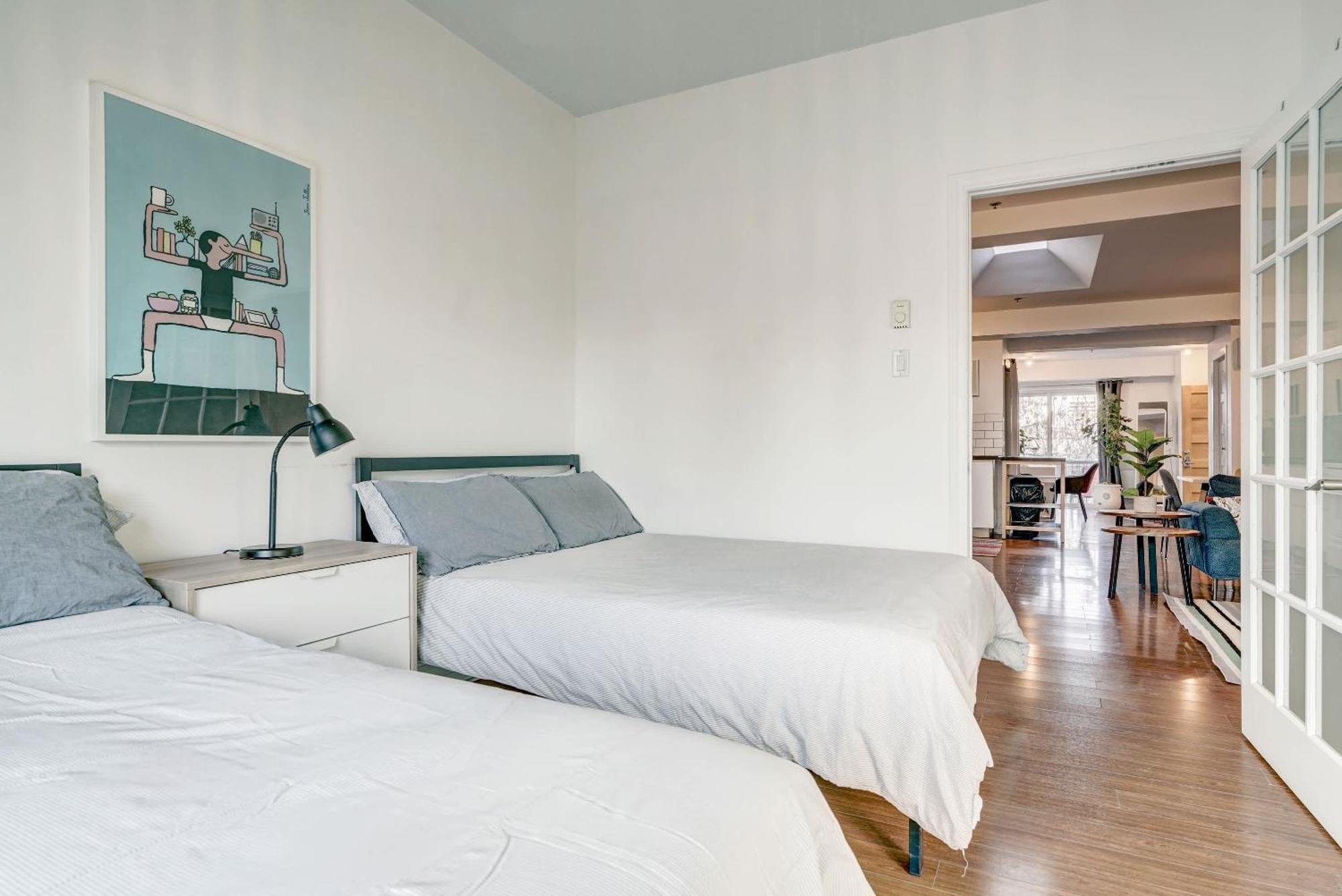 Spacious Group Haven Near Trendy St Laurent Apartment