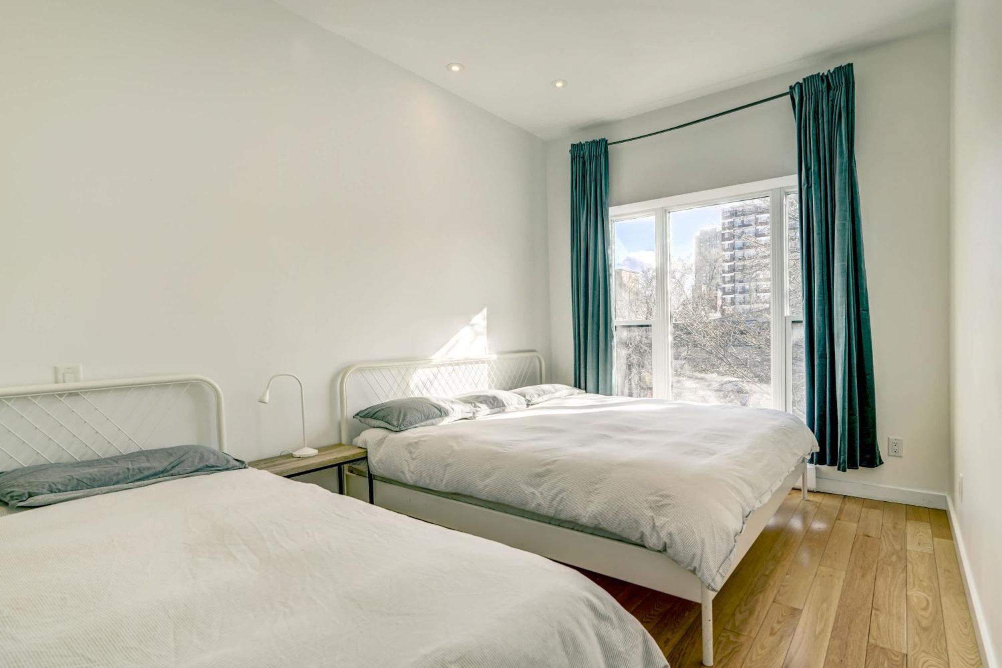 Apartment Spacious Group Haven Near Trendy St Laurent *
