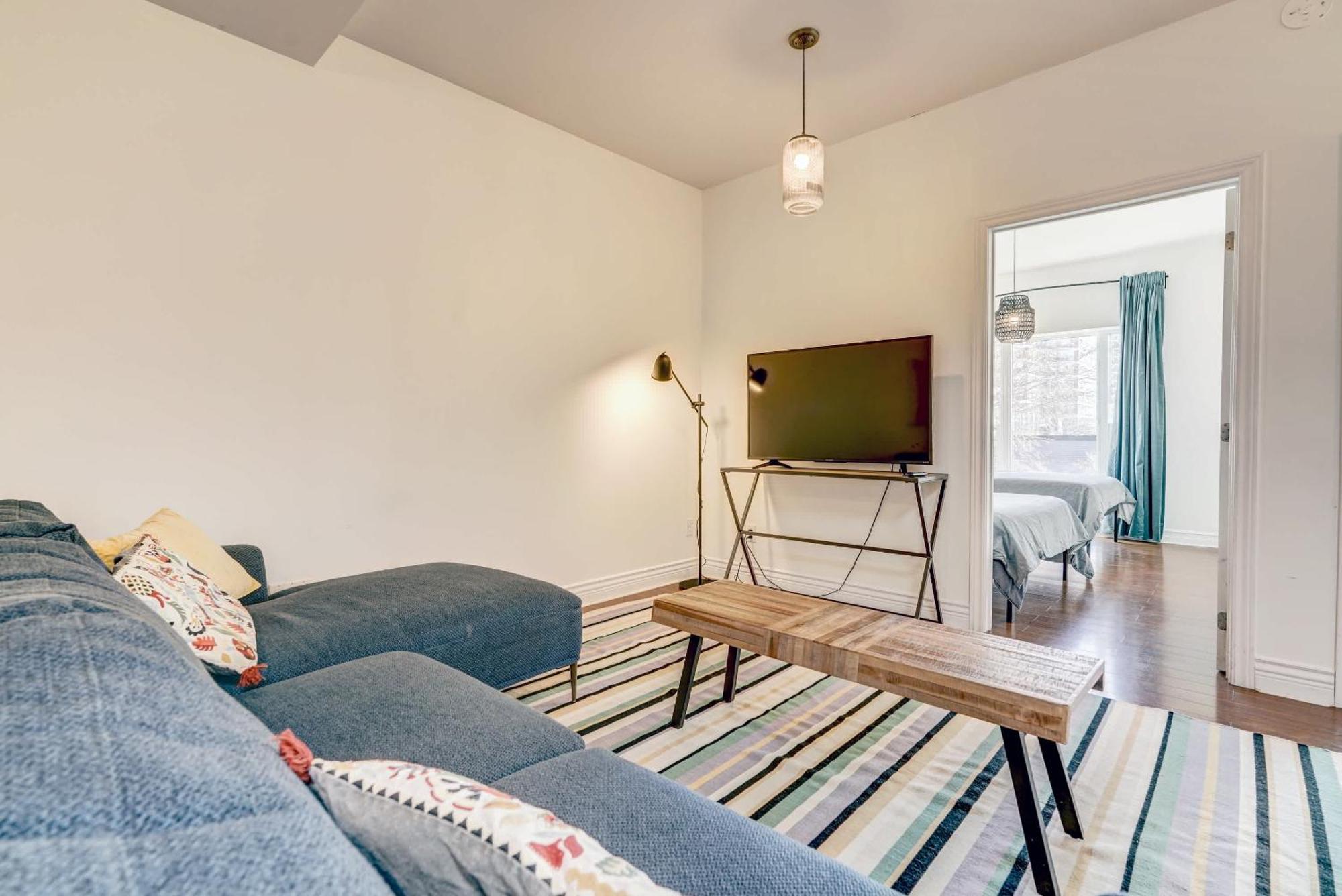 Apartment Spacious Group Haven Near Trendy St Laurent *