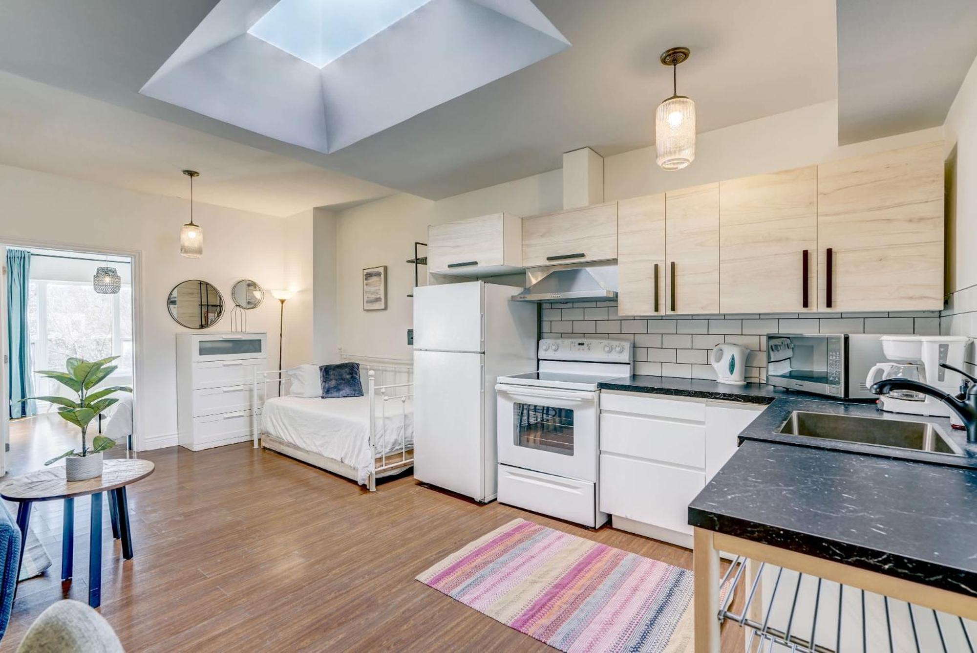 Apartment Spacious Group Haven Near Trendy St Laurent Montreal