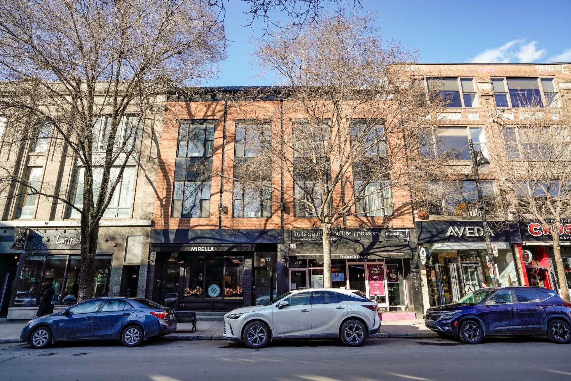 Spacious Group Haven Near Trendy St Laurent Apartment