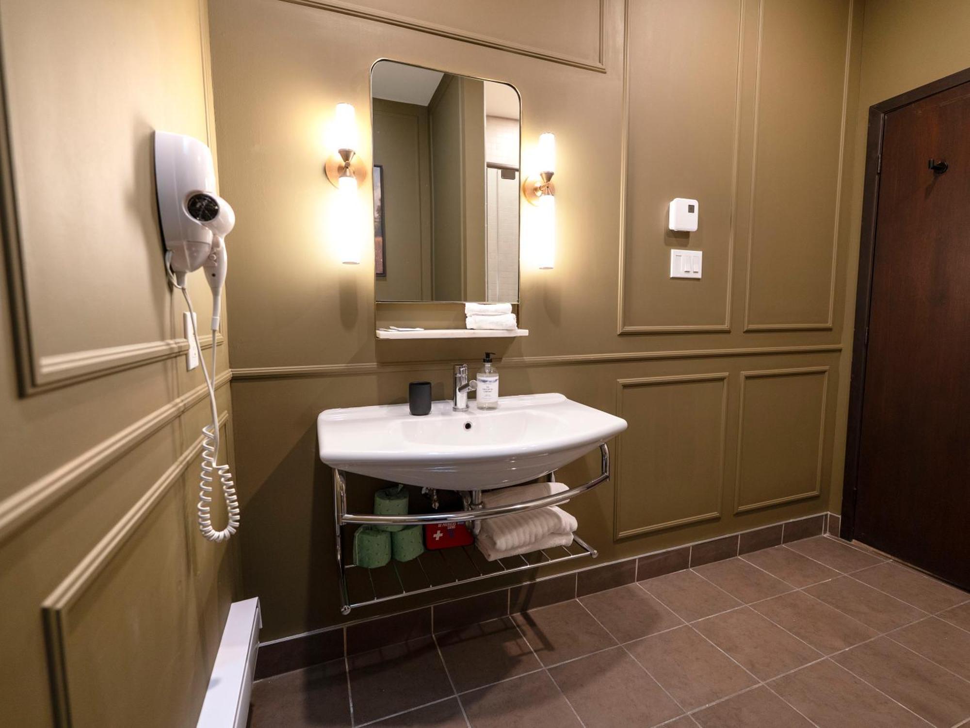 Self Check-in Boutique - Quartier Latin - 302 * Montreal