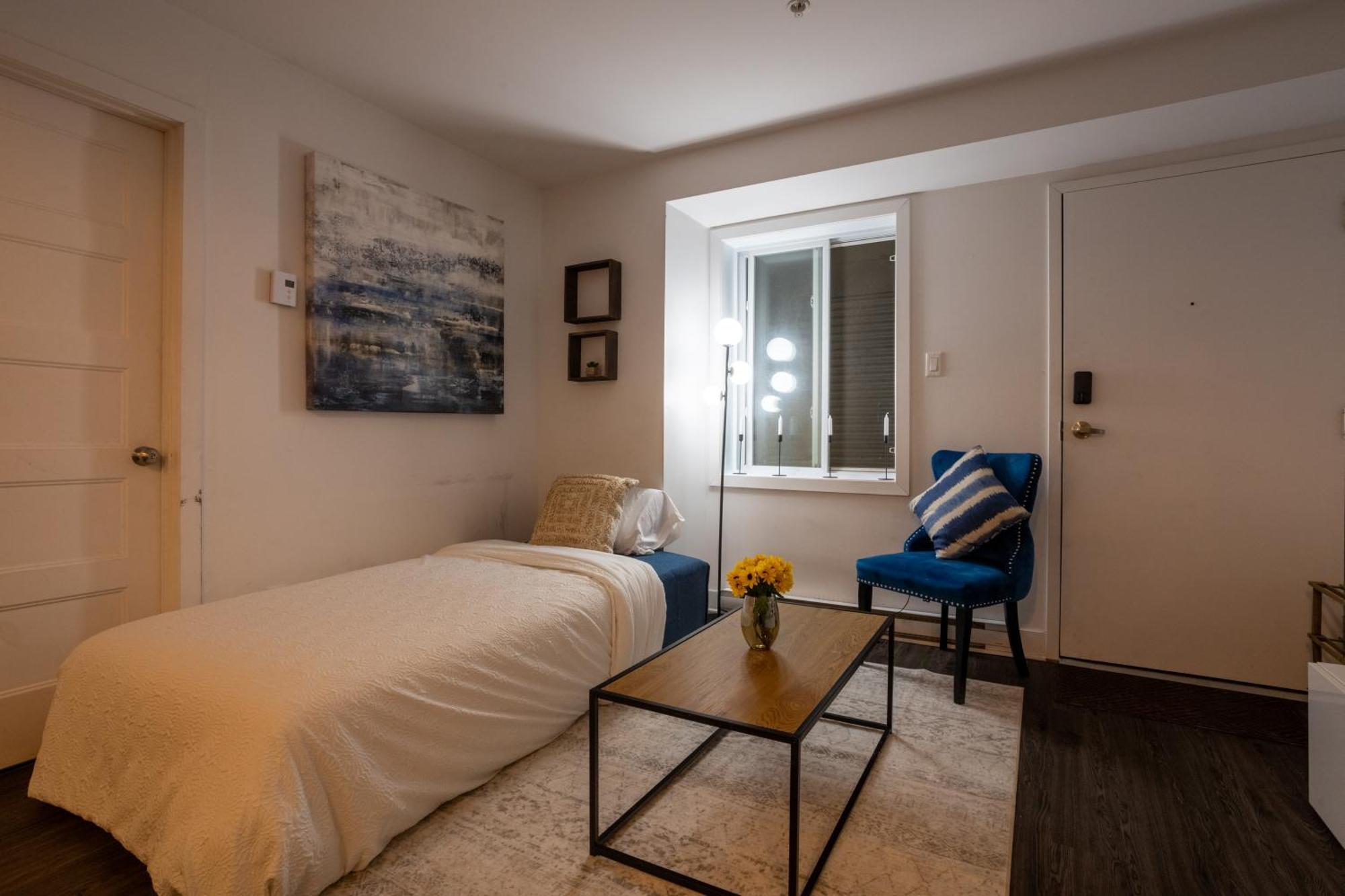 Amazing 4 Bedroom Unit In Downtown Montreal
