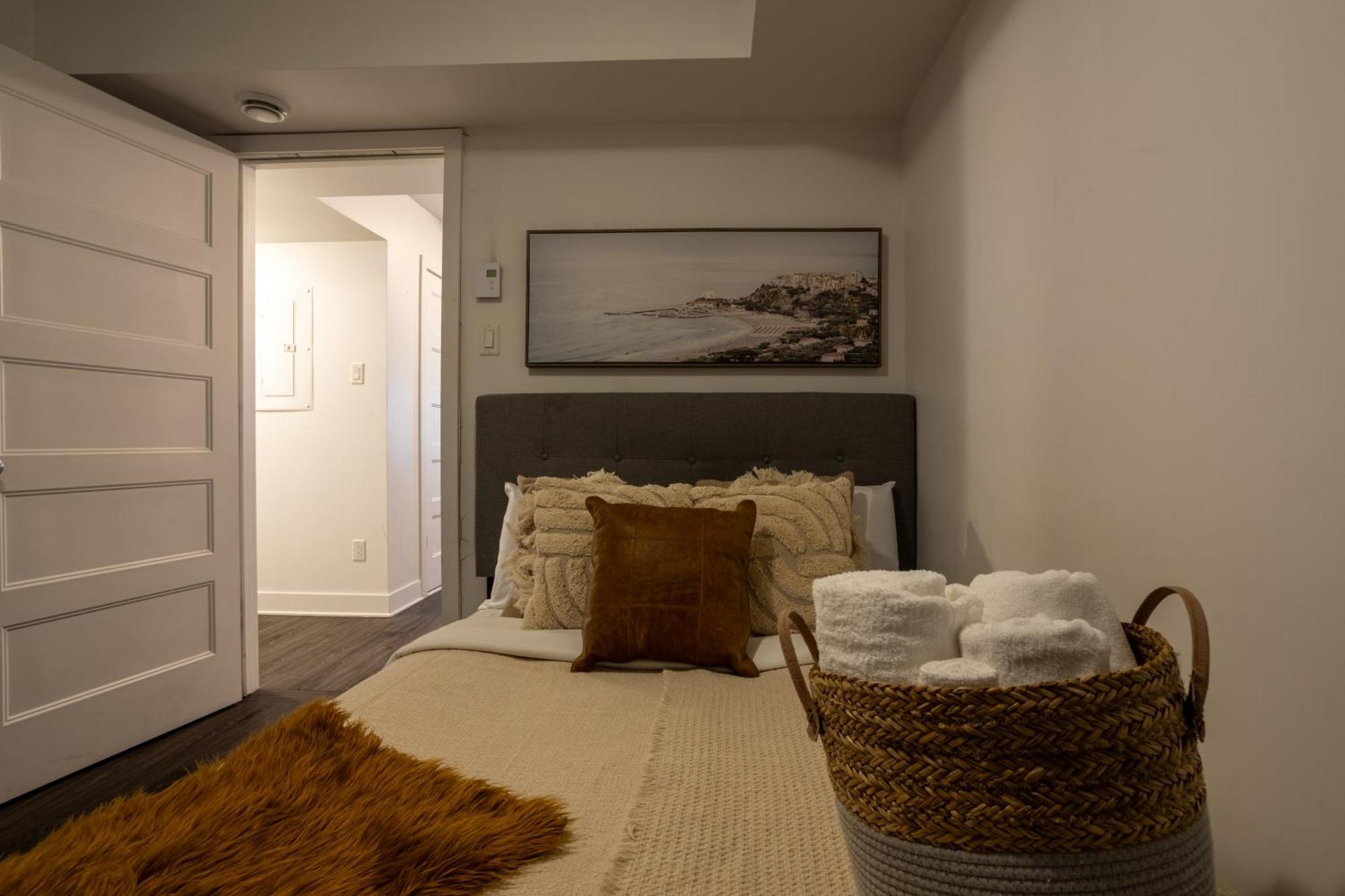 Amazing 4 Bedroom Unit In Downtown Montreal