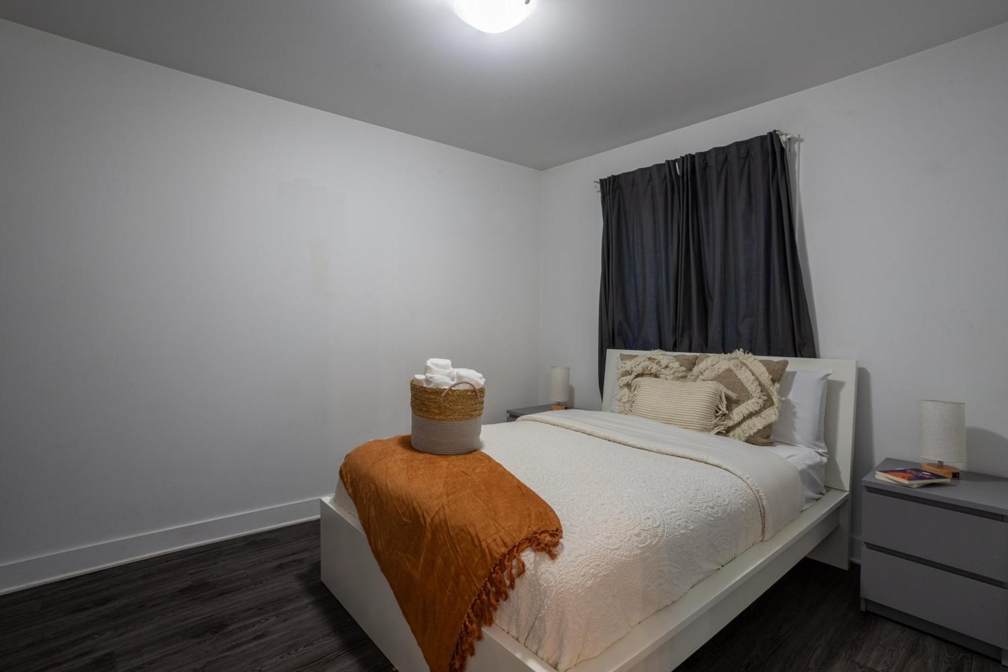 Amazing 4 Bedroom Unit In Downtown Montreal