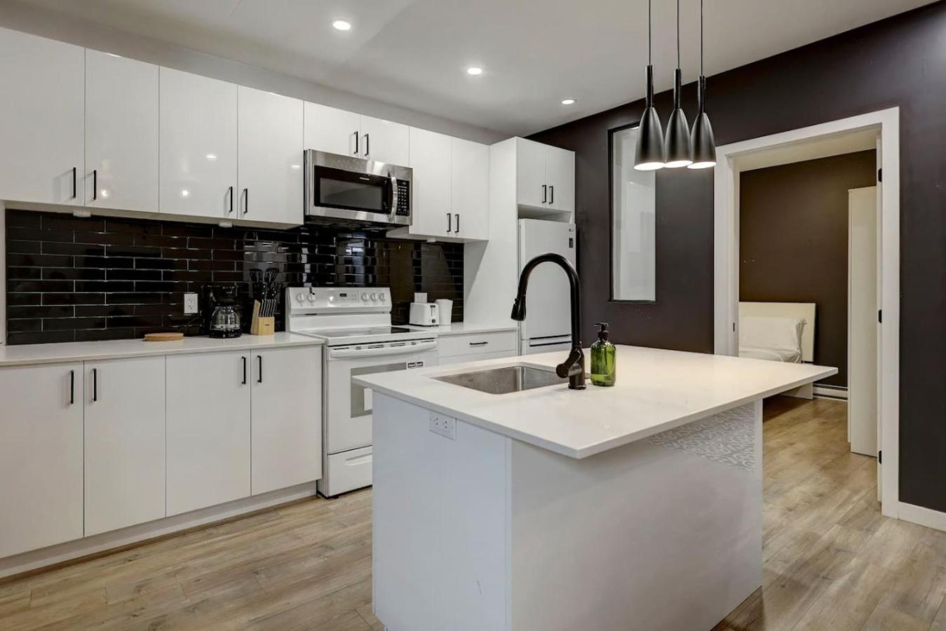 Vibrant 4br 2ba Retreat In The Plateau