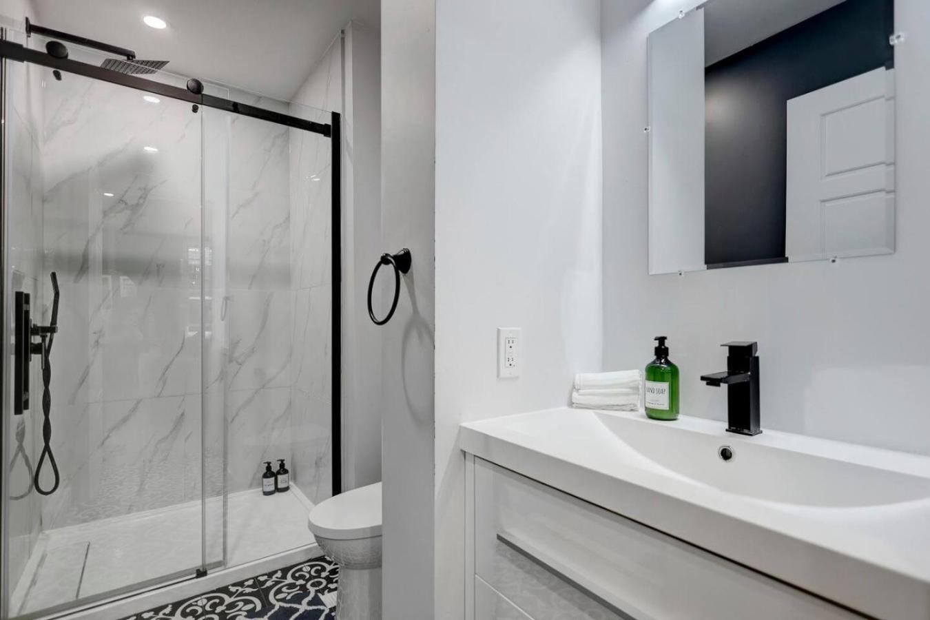 Vibrant 4br 2ba Retreat In The Plateau