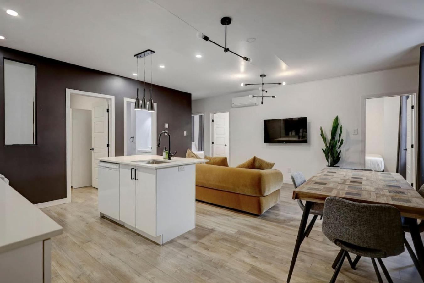 Apartment Vibrant 4br 2ba Retreat In The Plateau *