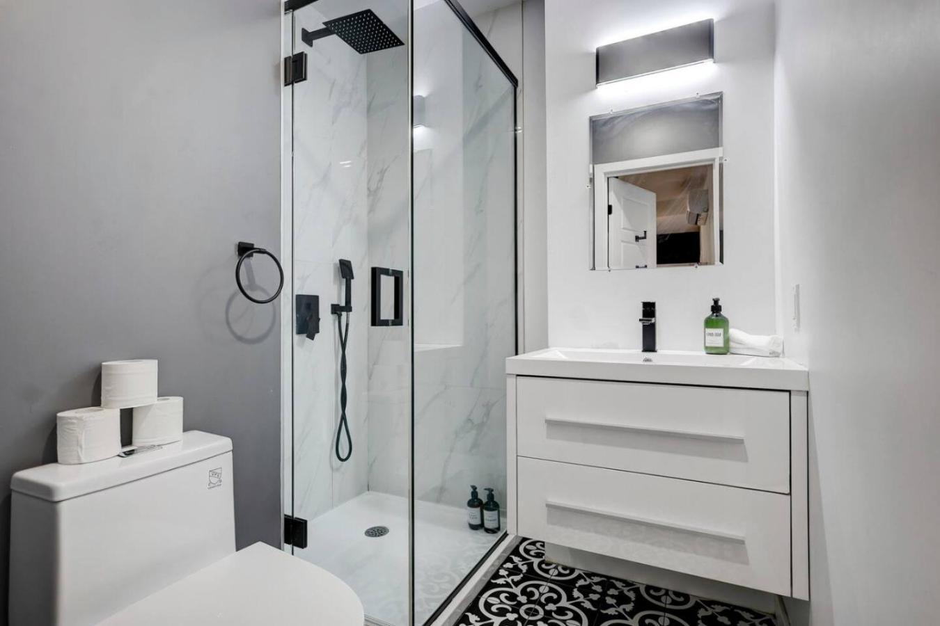 Apartment Vibrant 4br 2ba Retreat In The Plateau *