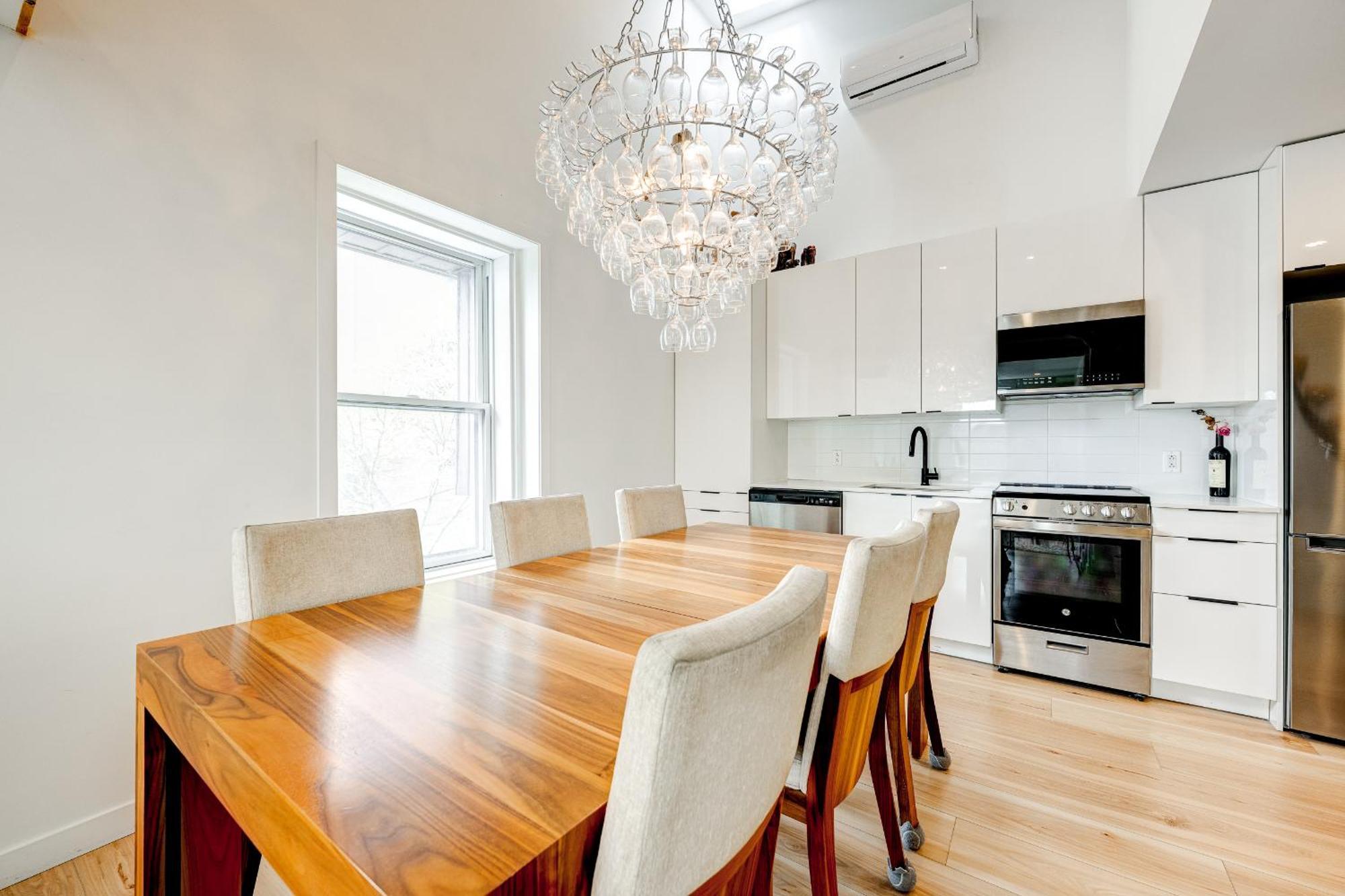 Apartment 3-bedroom Unit In Downtown Close To Metro *