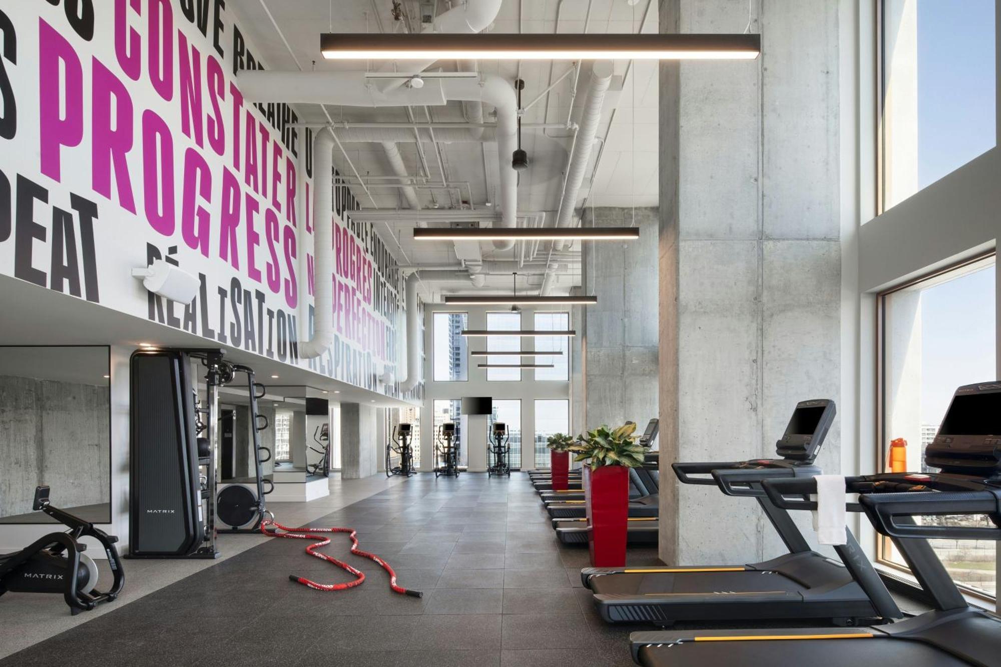 Moxy Downtown Hotel Montreal