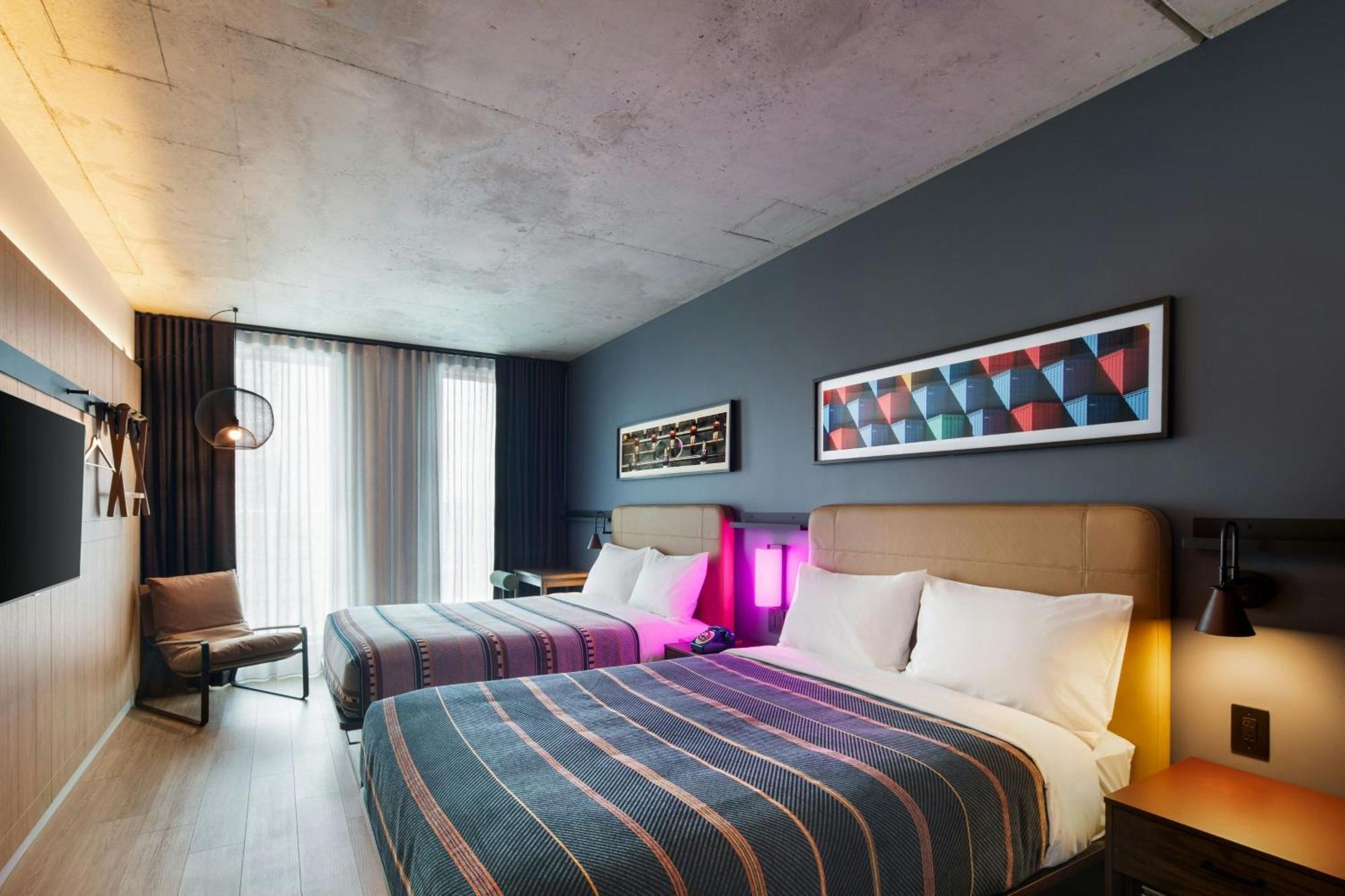 Moxy Downtown Hotel 4*