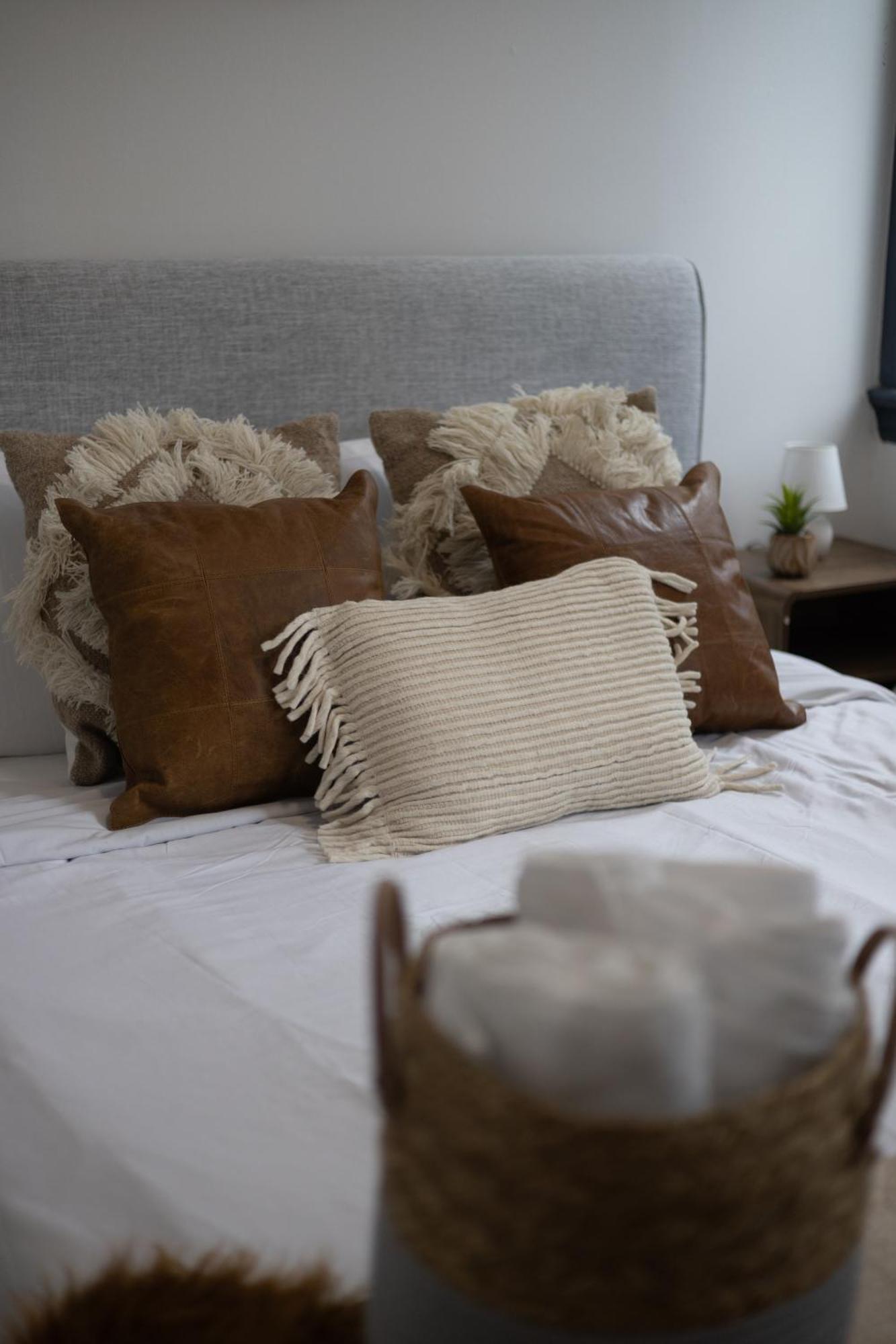 Prime Location Charming 4br In Downtown Mtl * Montreal