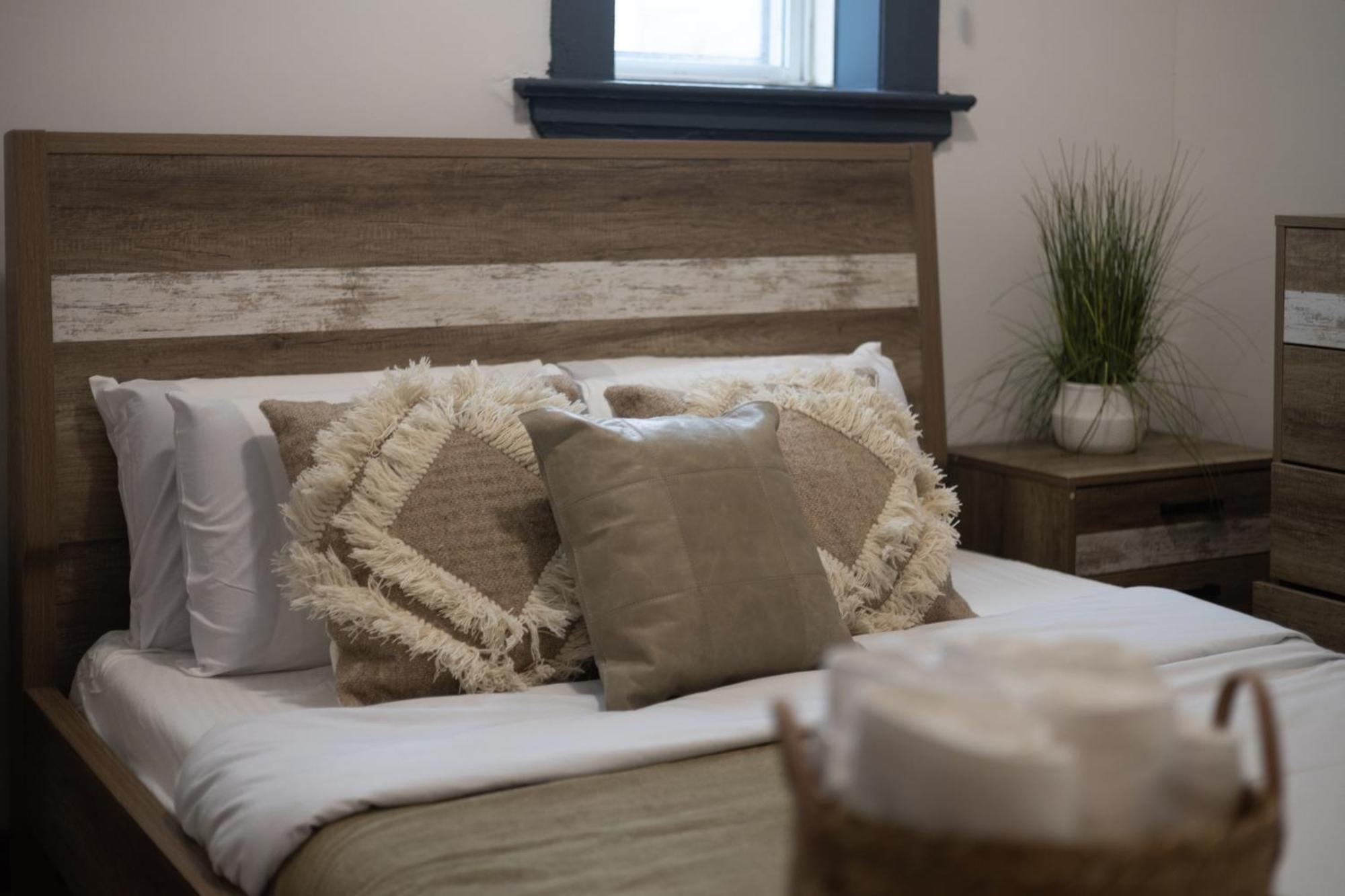 Apartment Prime Location Charming 4br In Downtown Mtl *
