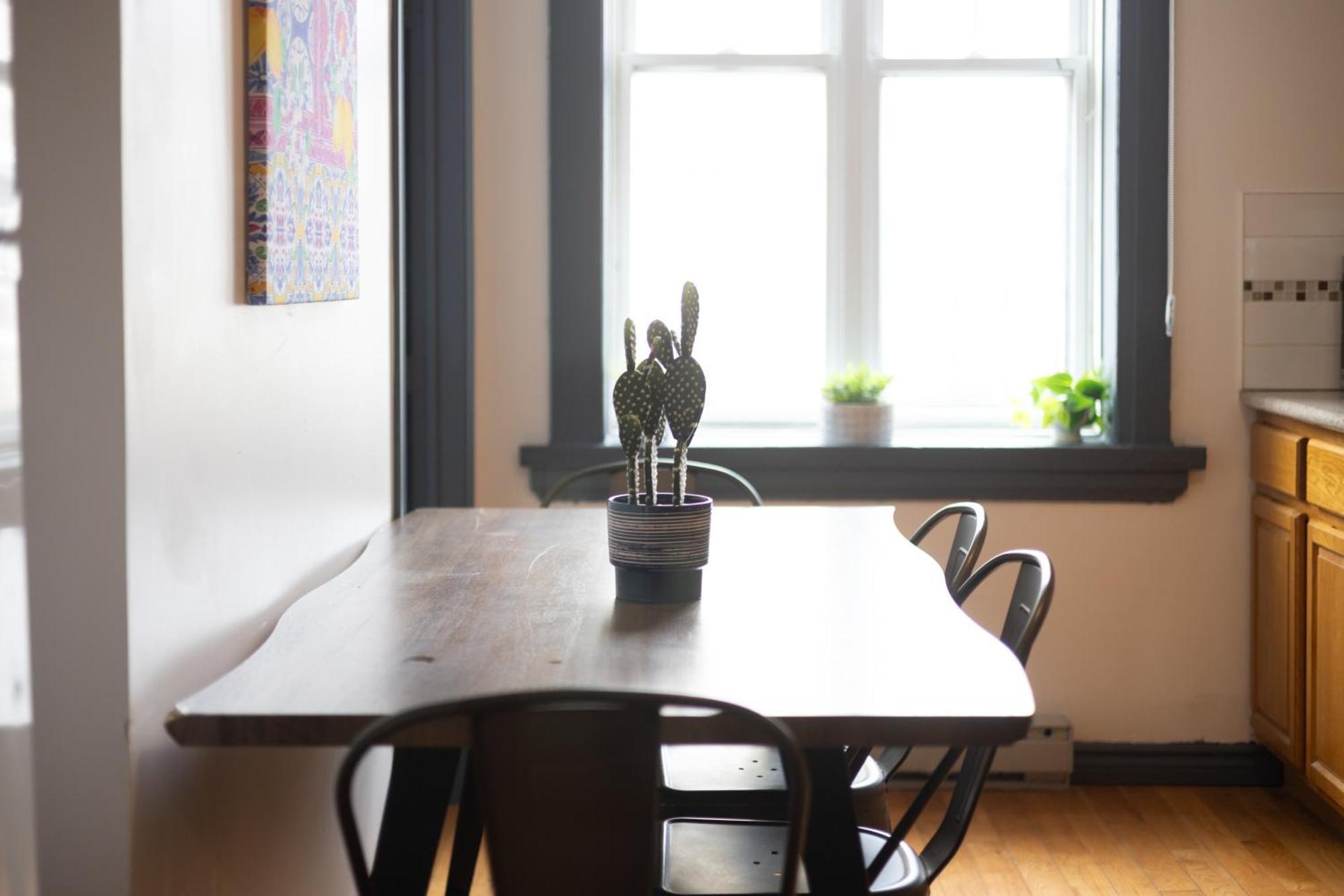 Prime Location Charming 4br In Downtown Mtl