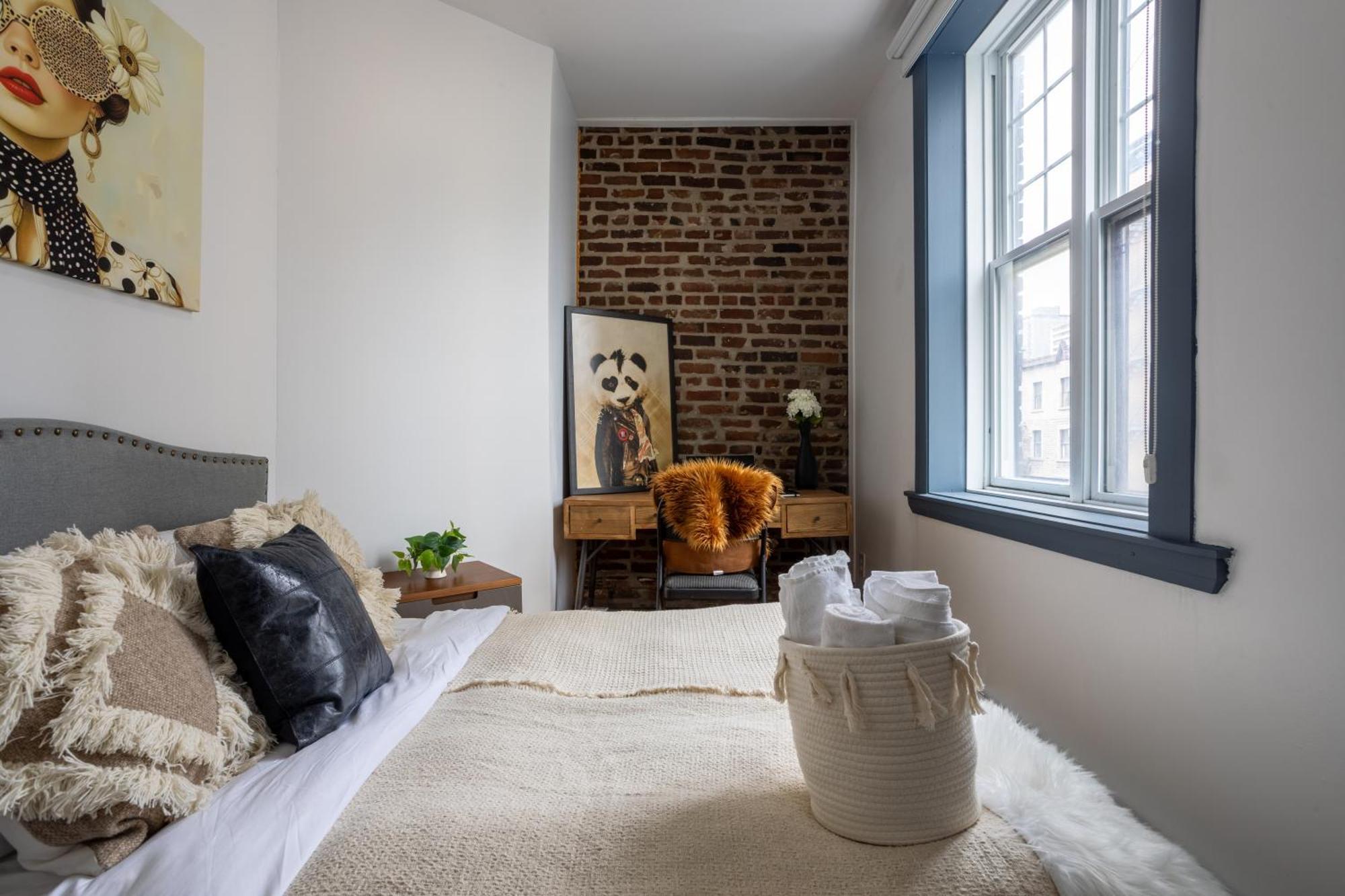 Prime Location Charming 4br In Downtown Mtl * Montreal