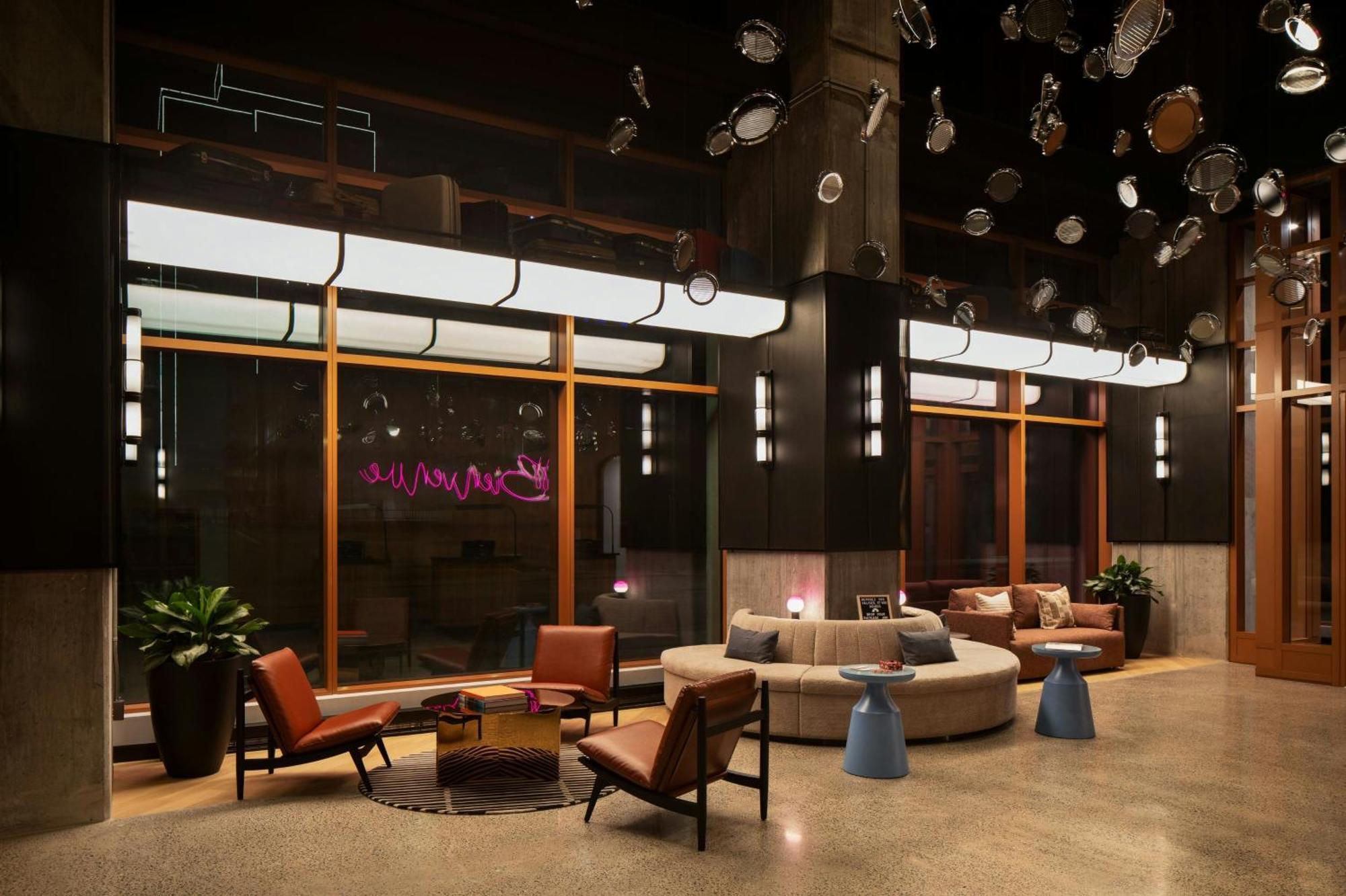 Moxy Downtown 4* Montreal