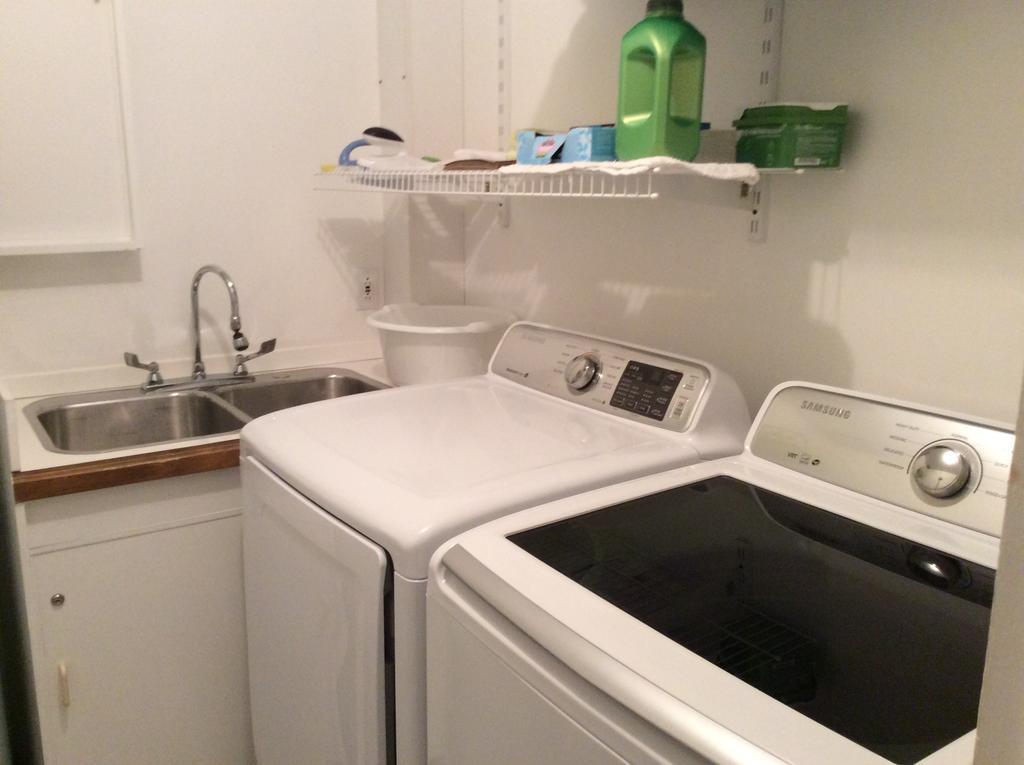 Apartment 3 Bedrooms 3 Beds Near Metro -2 Parking Free Montreal