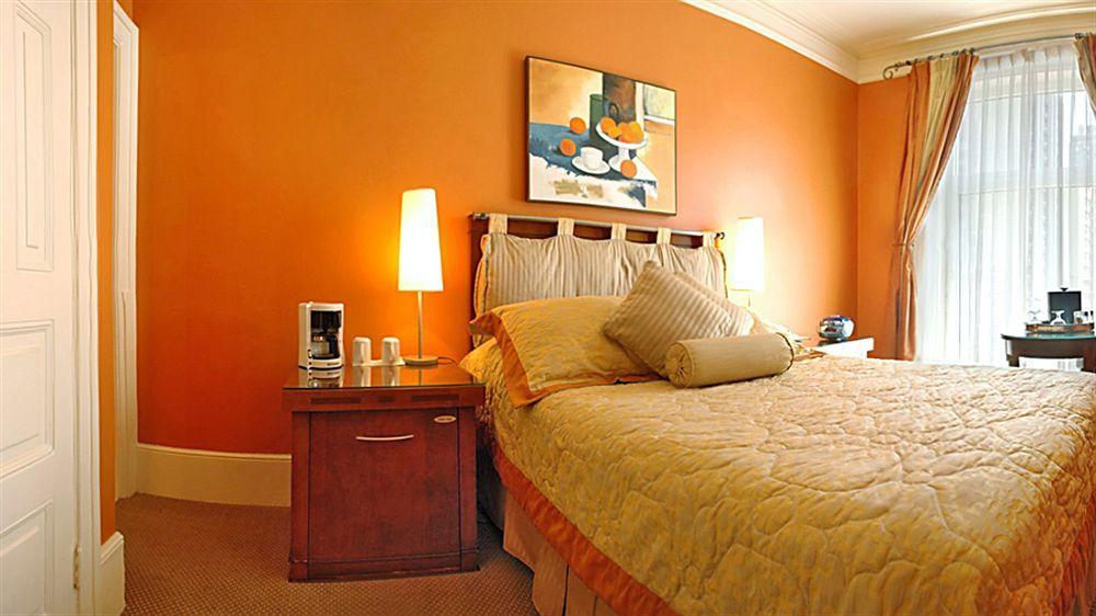Hotel Chateau Versailles Montreal