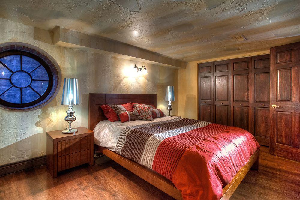 Chateau Vieux-montreal Apartment