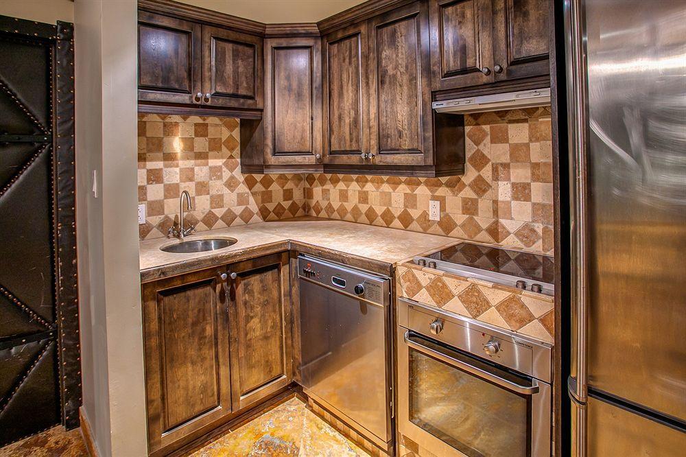 Chateau Vieux-montreal Apartment