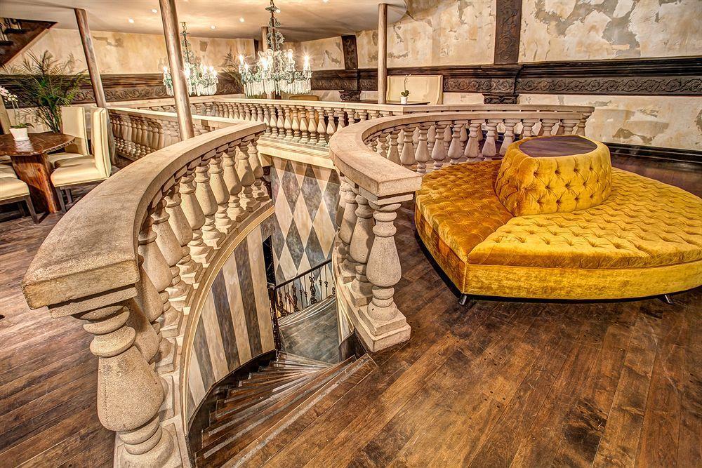 Chateau Vieux-montreal *