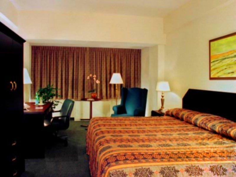Hotel Armon Plaza Airpt, Trademark Collection By Wyndham Montreal