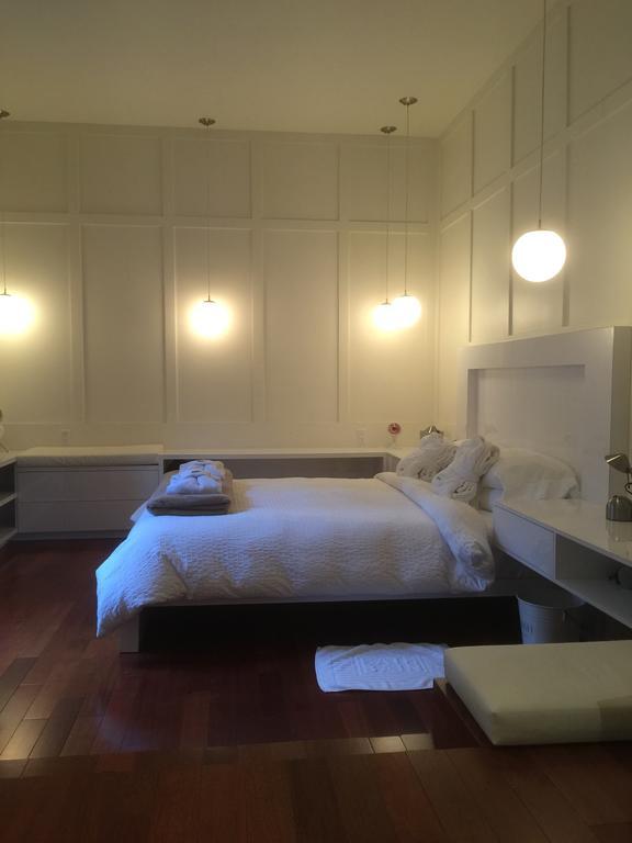 Sir Montcalm Gite Bed & Breakfast Montreal