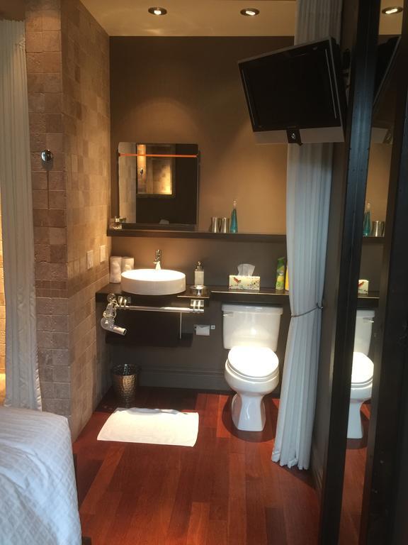 Sir Montcalm Gite Bed & Breakfast Montreal
