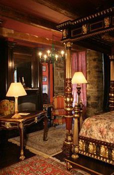 Pierre Du Calvet Hotel