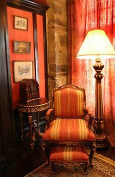 Pierre Du Calvet Hotel 4*