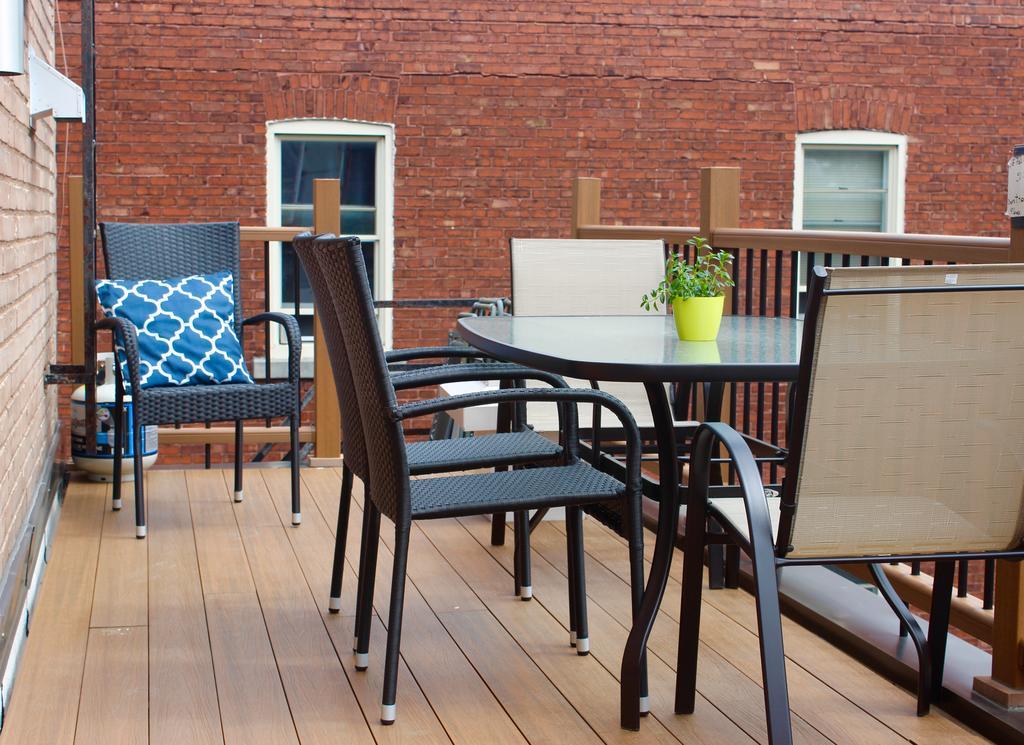 Mtlvacationrentals-the Mtlvr Kisses