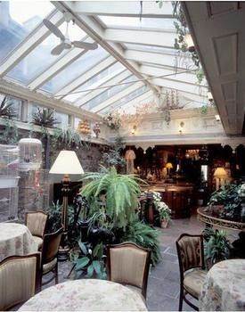 Pierre Du Calvet Hotel