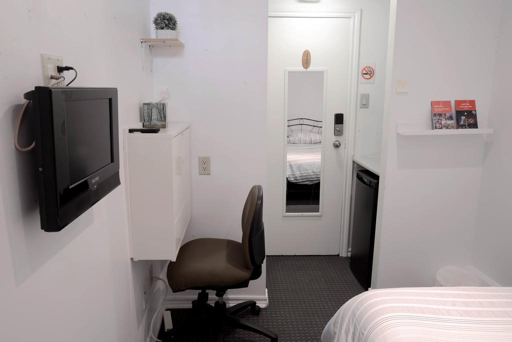 Guest house Bishop Montreal