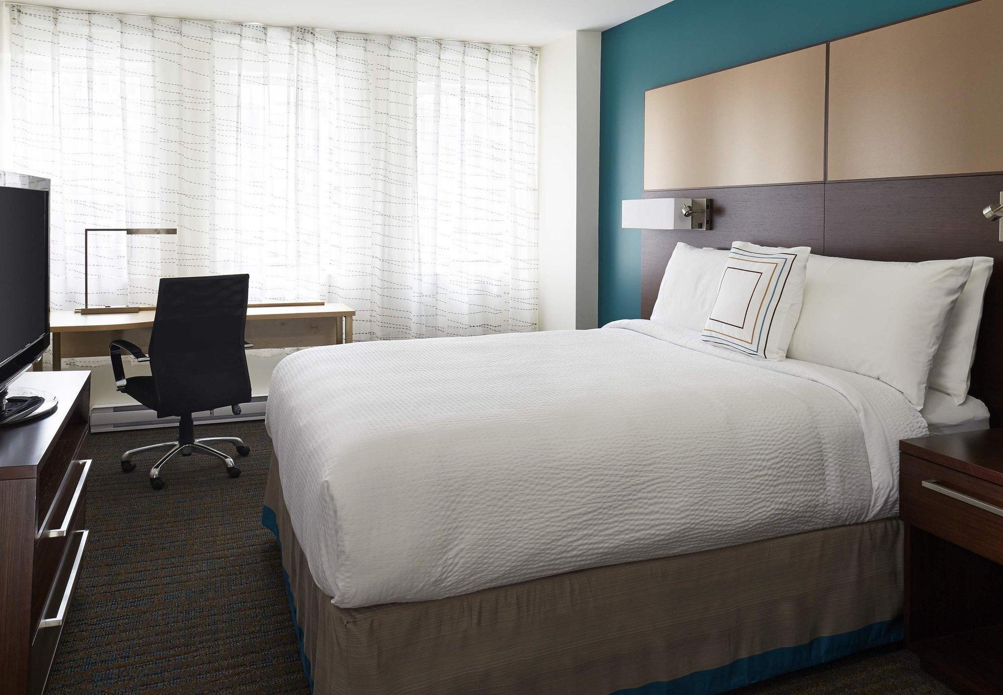 By Marriott Downtown Hotel