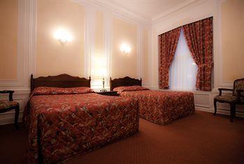 Ambrose House & Cafe - Self Check-in 3* Montreal