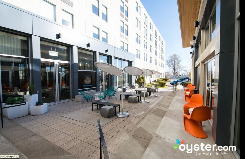 Aloft Airport 3*
