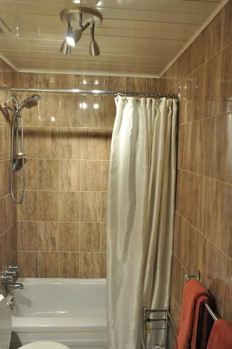 1 Avenue, Verdun Apartment
