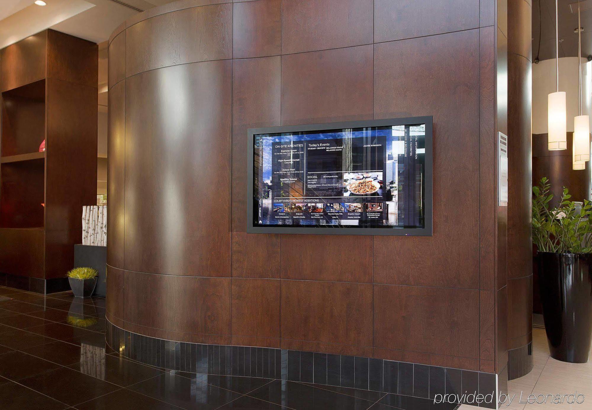 Courtyard Par Marriott Centre-ville Hotel 4*