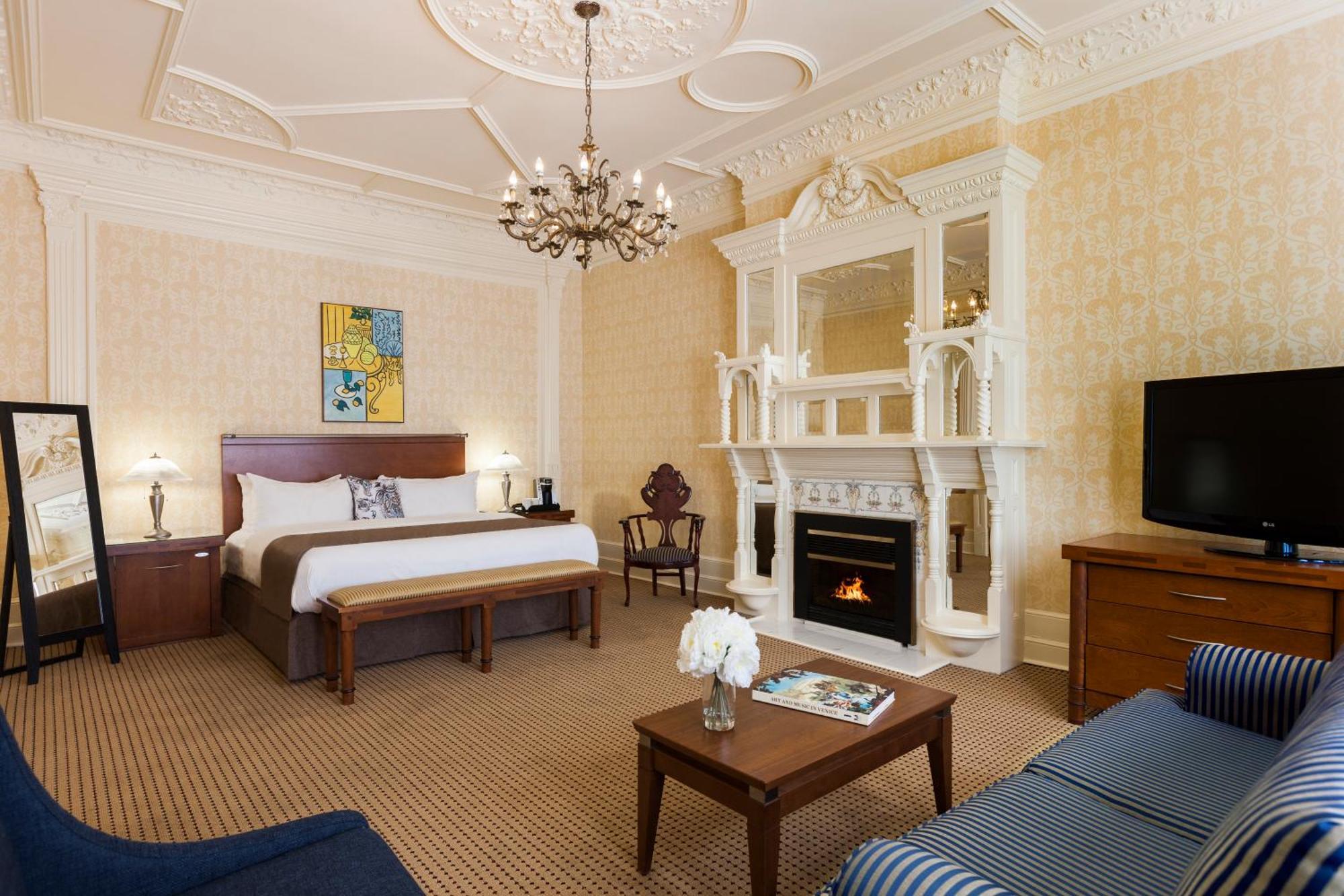 Chateau Versailles Hotel 4*