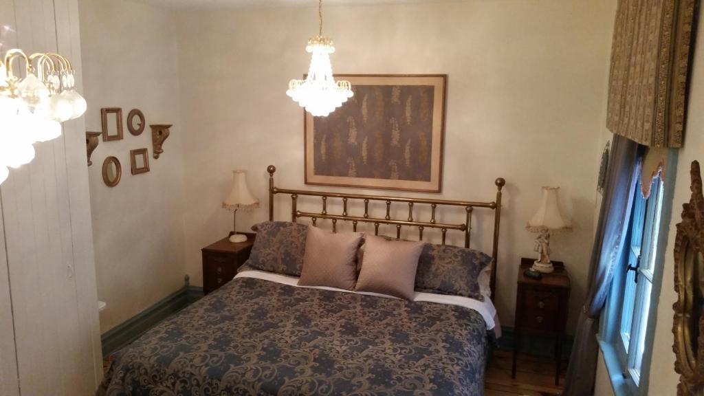 Bed & Breakfast Jade Blue