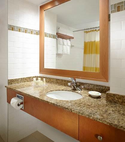 By Marriott Downtown 4* Montreal