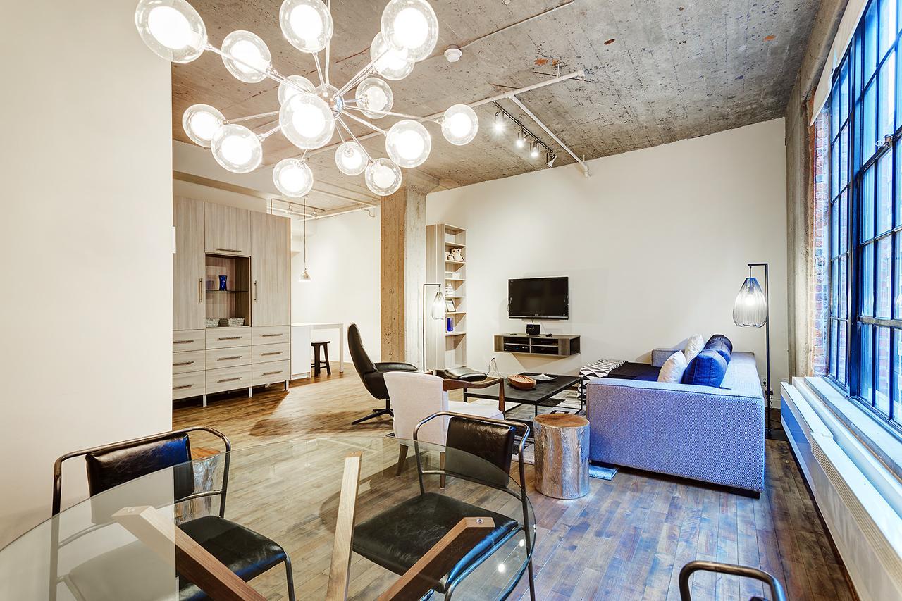 Spacious Loft Next To Square Victoria