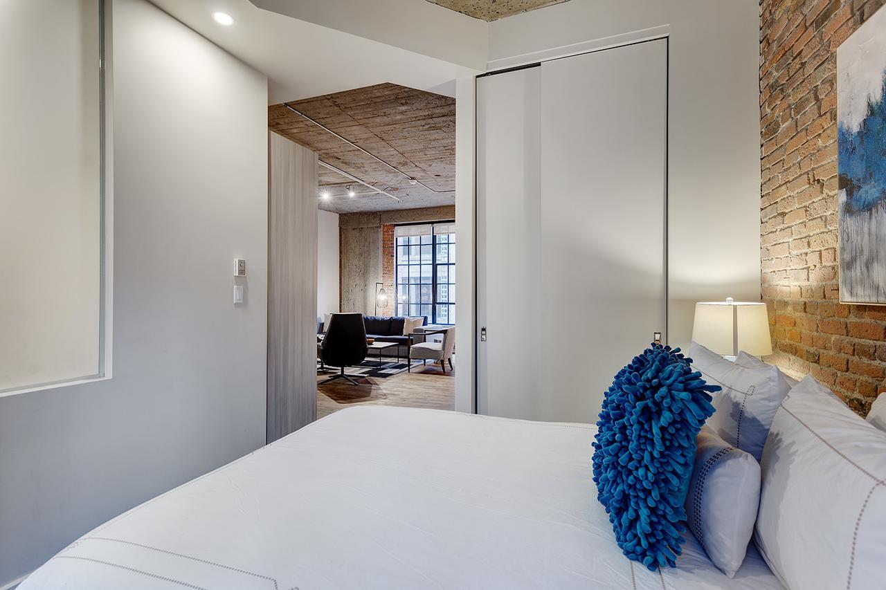 Spacious Loft Next To Square Victoria