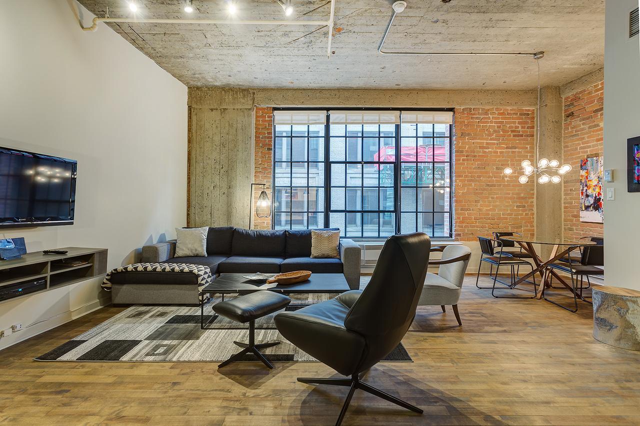 Apartment Spacious Loft Next To Square Victoria Montreal